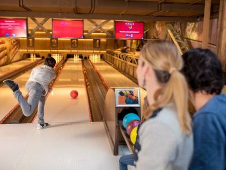 Bowling mit der Familie im Center Parcs Les Ardennes