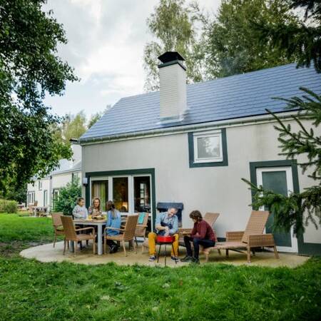 Ein freistehendes Ferienhaus mit Terrasse im Center Parcs Les Ardennes