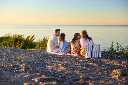 Familie am Strand im Center Parcs Nordborg Resort