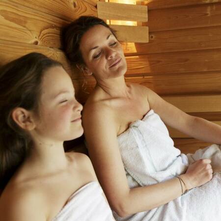 Entspannen Sie in der Sauna des Center Parcs Parc Sandur
