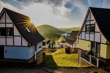 Freistehende Ferienhäuser in den Hügeln der Eifel im Ferienpark Dormio Eifeler Tor