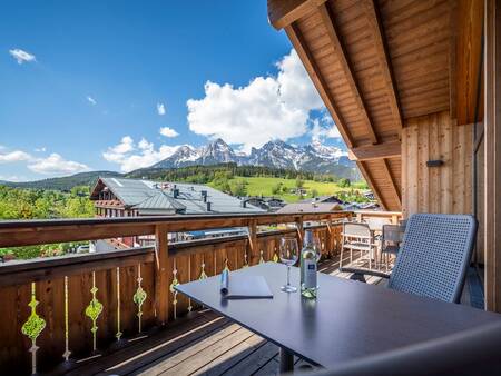 Blick vom Balkon einer Wohnung im Landal Alpen Resort Maria Alm
