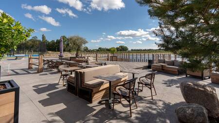 Die Terrasse des Restaurants von Landal De Strabrechtse Vennen