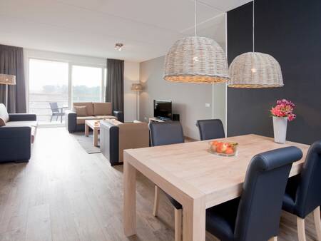 Wohnzimmer mit Essbereich in einer Wohnung in Landal West-Terschelling