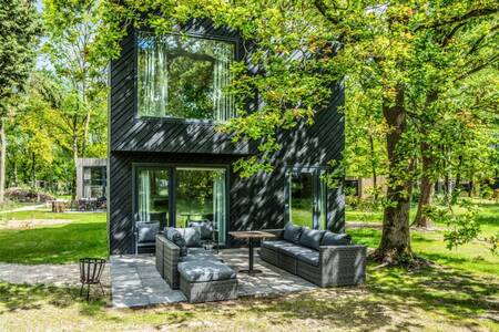 Freistehende Villa mit Lounge im Garten des Roompot Holiday Park Schaijk