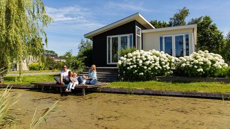 Freistehende Lodge Typ Deluxe für 4 Personen im Ferienpark Topparken Parc de IJsselhoeve